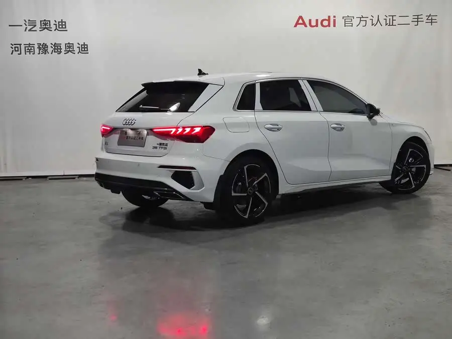 أودي A3 2024 سبورتباك 35 TFSI طراز رياضي أنيق