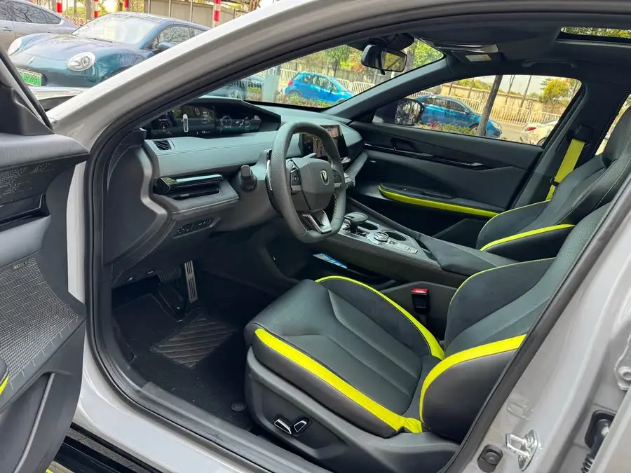 Changan UNI-V 2023 2.0T Ling Su Edition