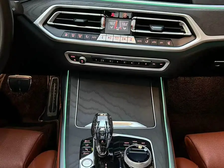 بي إم دبليو X7 موديل 2021 تحديث xDrive40i حزمة M الرياضية