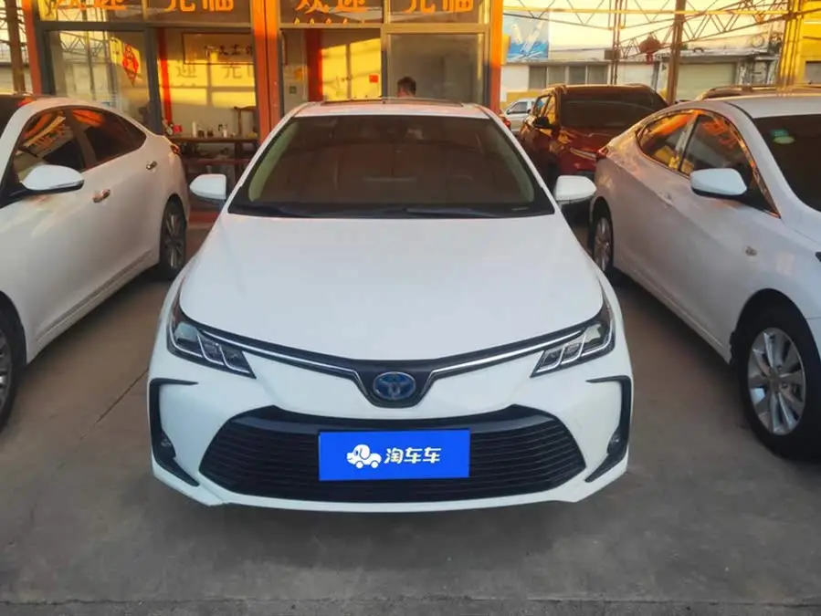 2021 كورولا هايبرد 1.8 لتر E-CVT النخبة