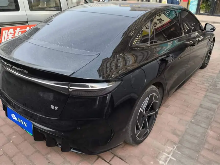 سيلا 2023 نسخة البطل 700 كم نسخة الأداء