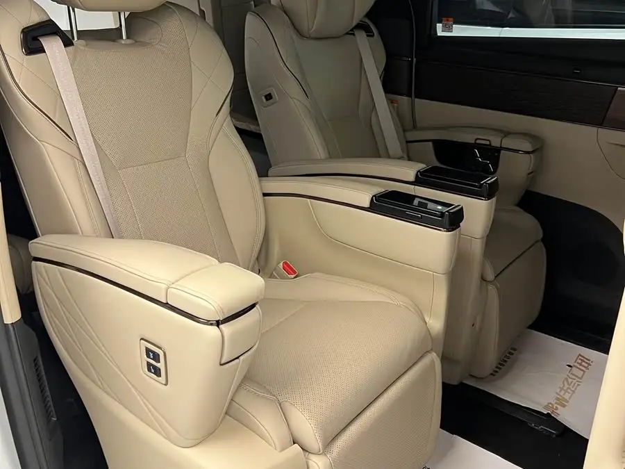 2024 تويوتا ألفارد كراون هايبرد 2.5 لتر بريميوم