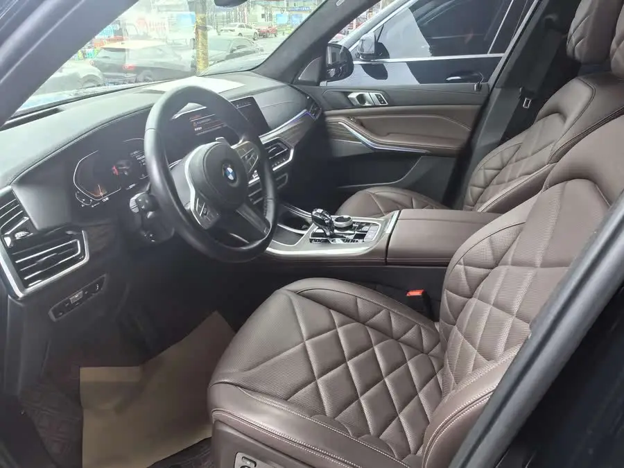 بي إم دبليو X5 2022 xDrive 40Li حزمة M الرياضية
