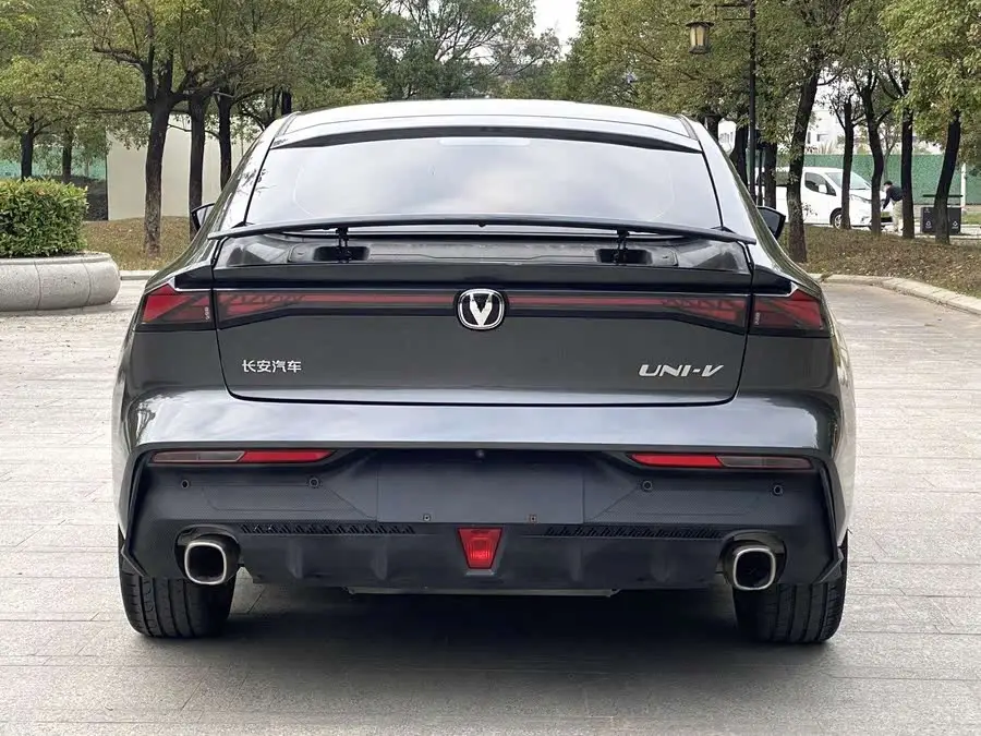 شانغهاي UNI-V 2022 1.5T البريميوم