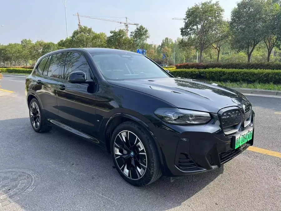 BMW iX3 2023 Leading Edition