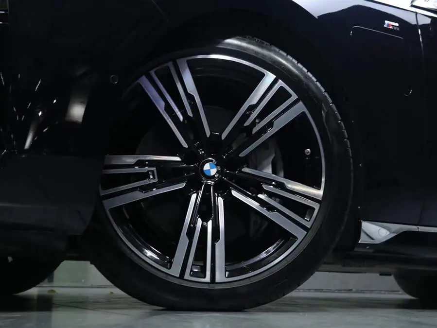 بي إم دبليو i7 2023 eDrive50L باقة M الرياضية الفاخرة