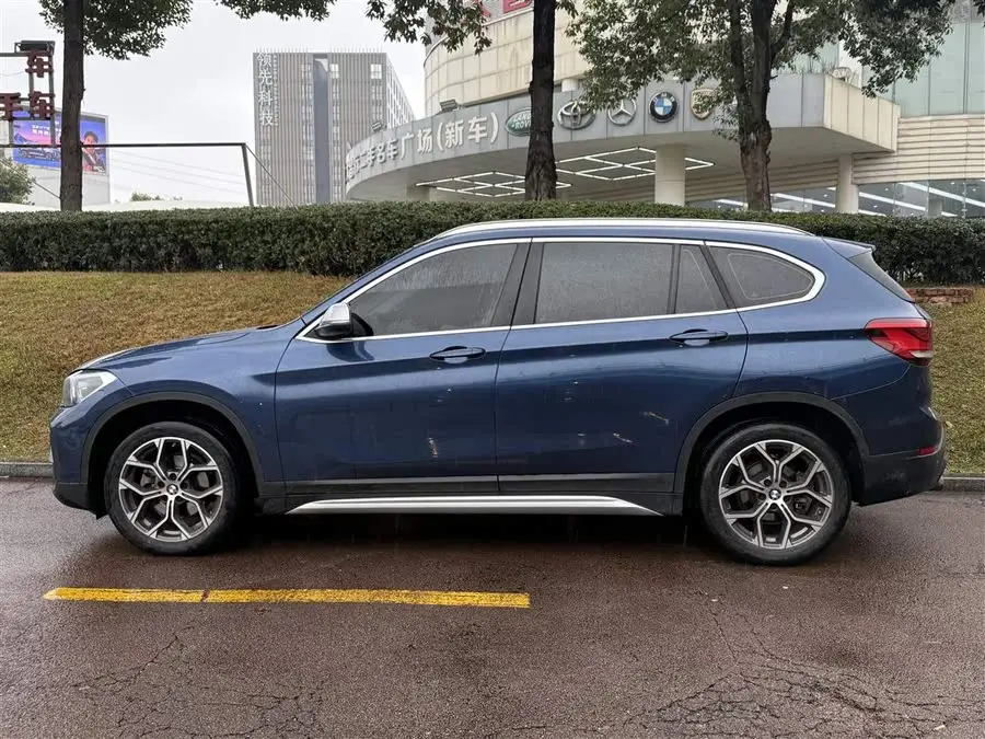 بي إم دبليو X1 2021 sDrive20Li الفاخرة