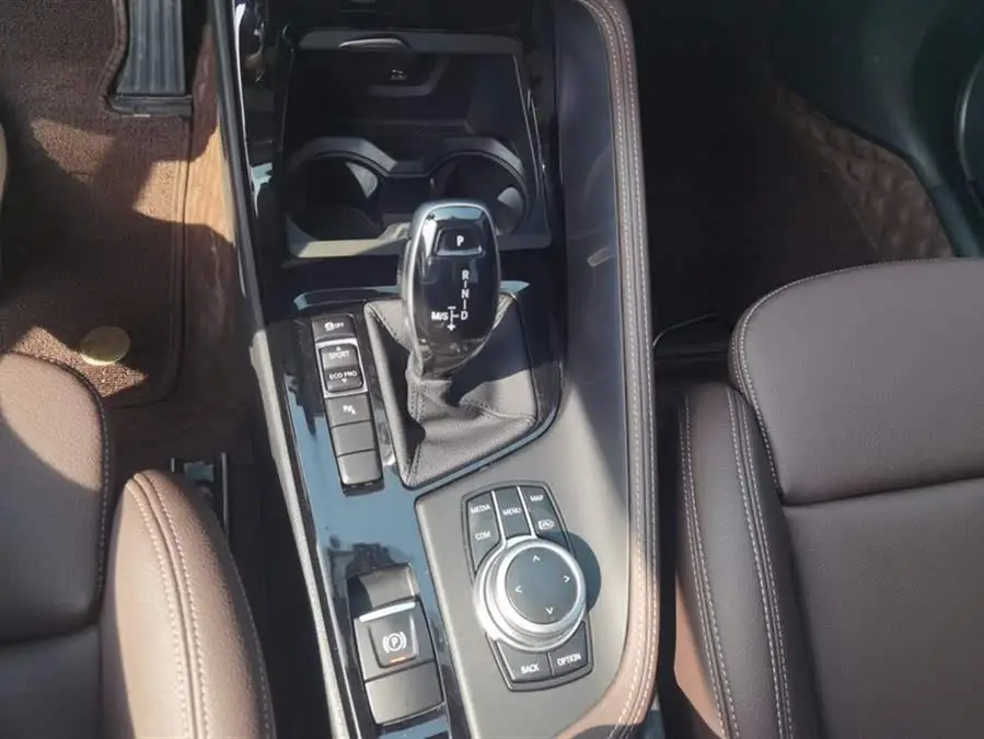 بي إم دبليو X1 2021 sDrive20Li الفئة الفاخرة