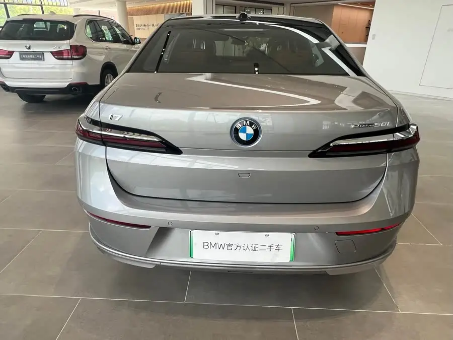 بي إم دبليو i7 2023 eDrive50L باقة الرفاهية الحصرية