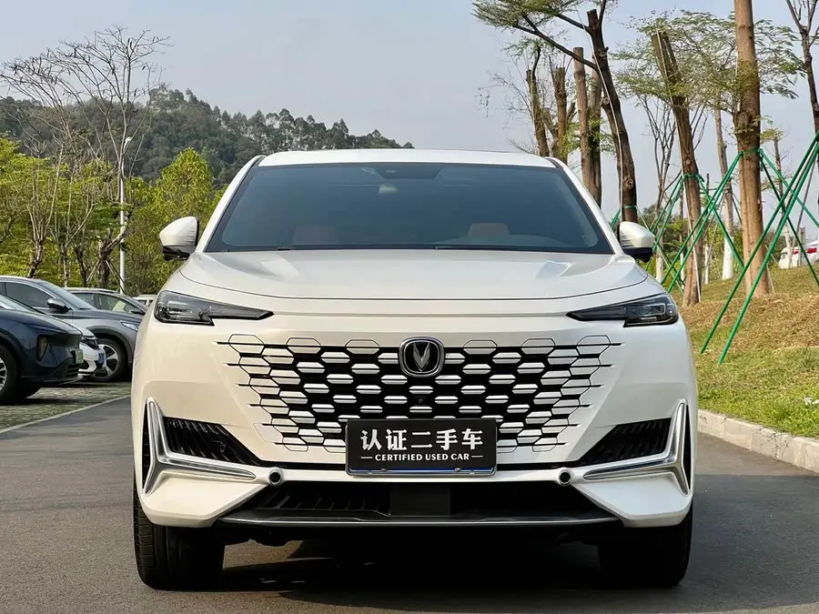 شانغهاي UNI-K 2021 2.0T التميز