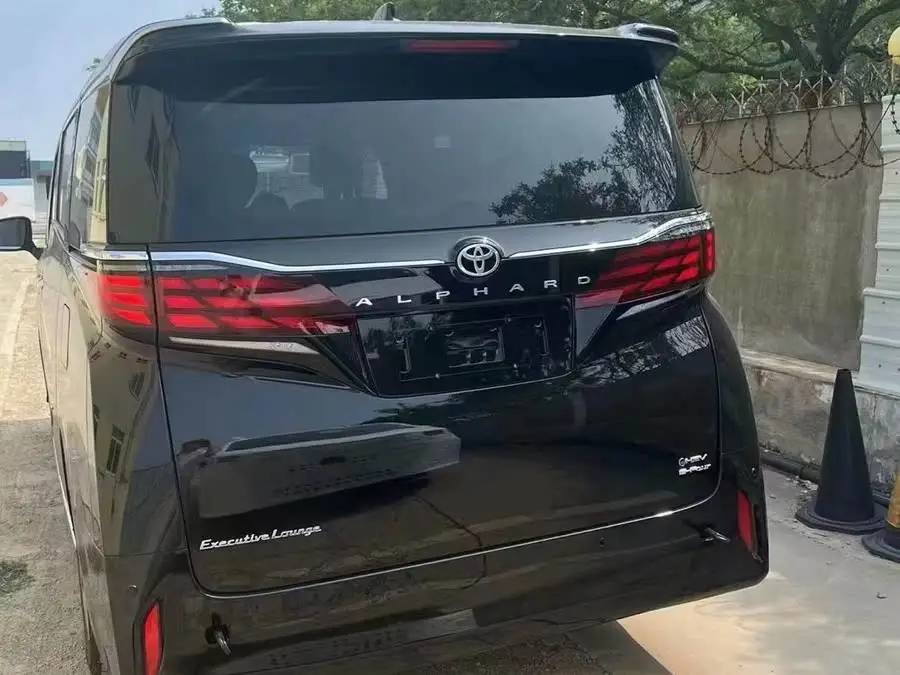 ألفارد 2024 هايبرد 2.5 لتر النسخة المتميزة