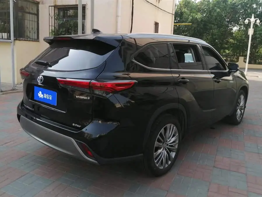 هايلاندر 2022 موديل هجين 2.5 لتر دفع كلي فئة مميزة 7 مقاعد