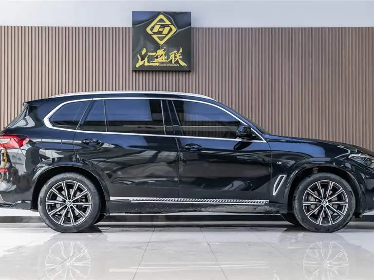 بي إم دبليو X5 2022 xDrive 30Li حزمة رياضية M