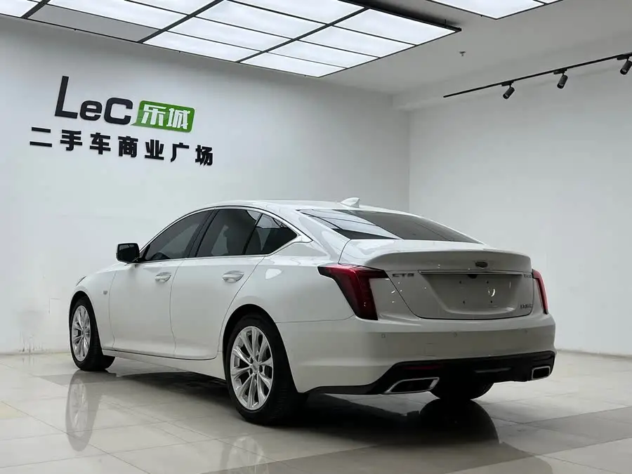 كاديلاك CT5 2022 28T فخمة