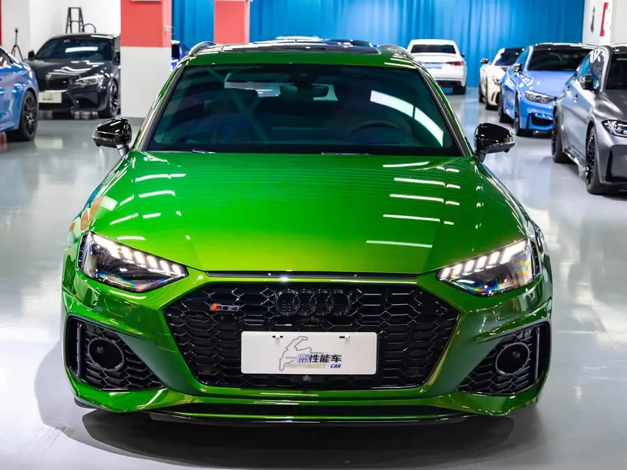 أودي RS 4 2022 RS4 أفانت إصدار الذهب الداكن