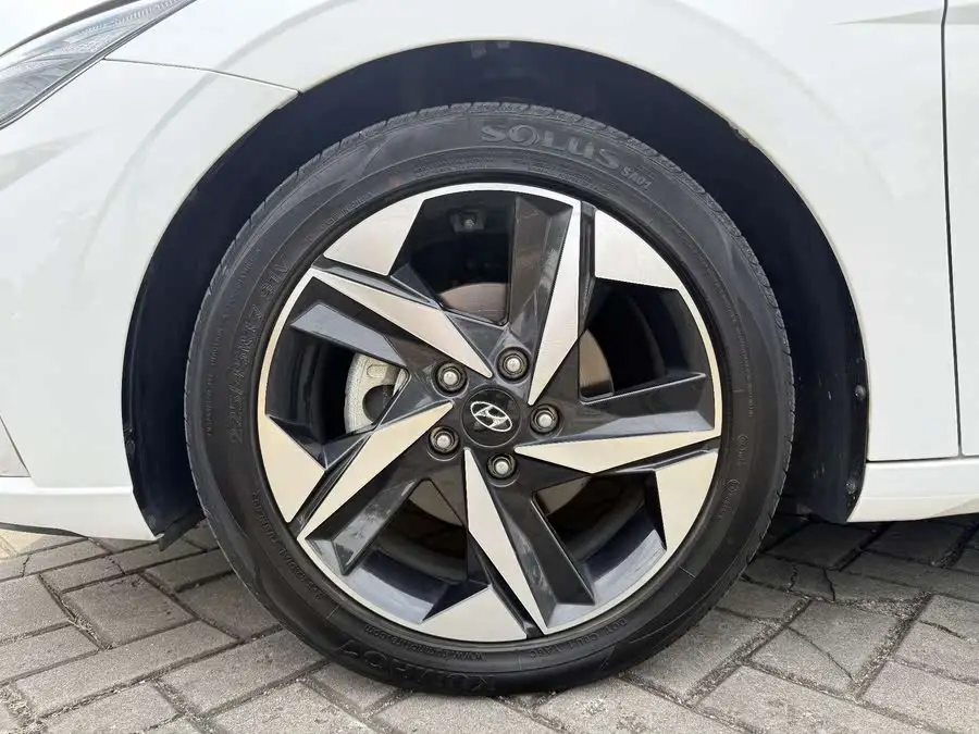 إيلانتر 2022 1.5 لتر CVT لكس النسخة المميزة