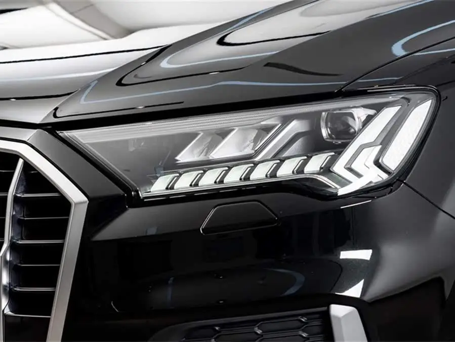 Audi Q7 2023 45 TFSI quattro S line Sport