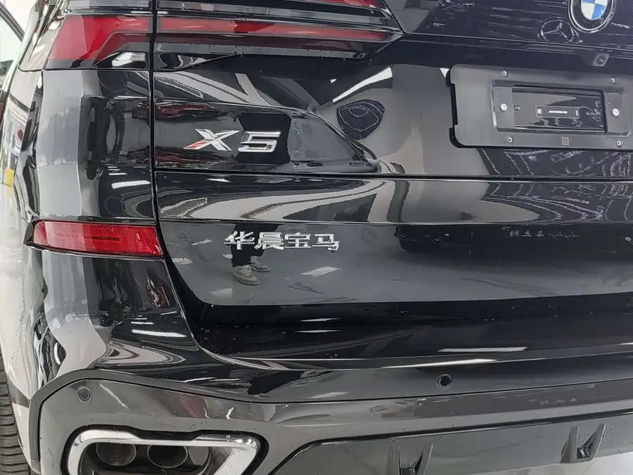 بي إم دبليو X5 2023 xDrive 40Li M حزمة الرياضية الليلية