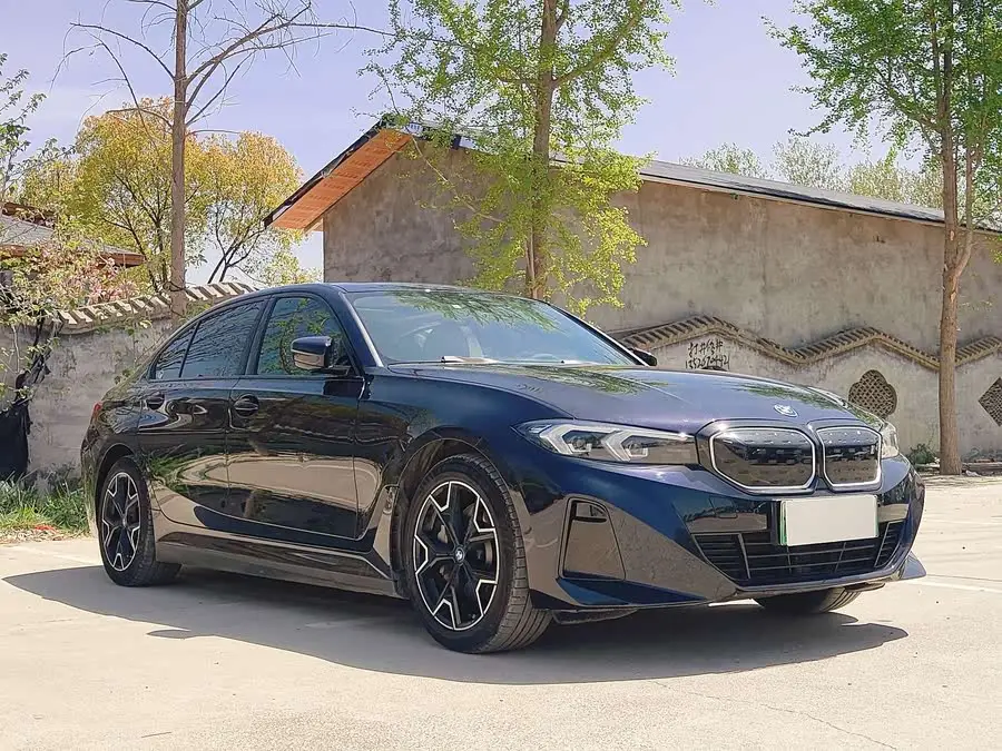 بي إم دبليو i3 2023 eDrive 40 L حزمة الليل