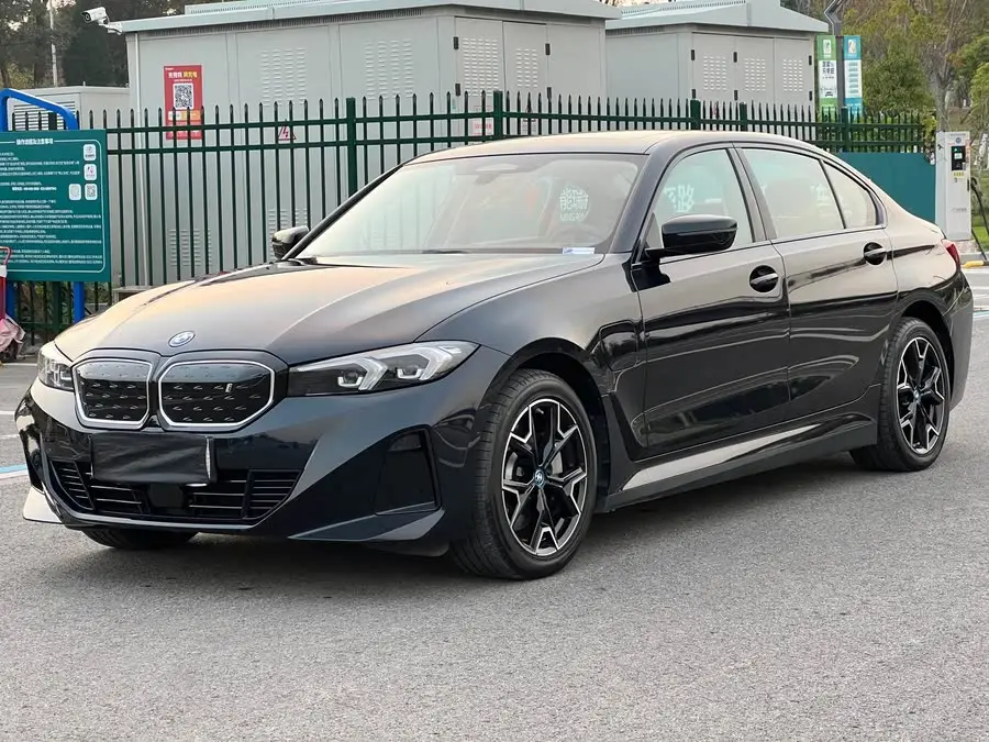 بي إم دبليو i3 2023 eDrive 40 L حزمة الليل