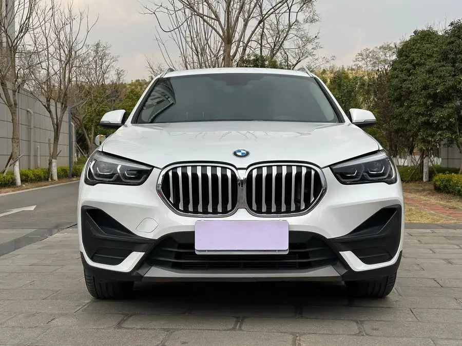 بي إم دبليو X1 2021 الطراز المُعدل sDrive20Li إصدار الموضة