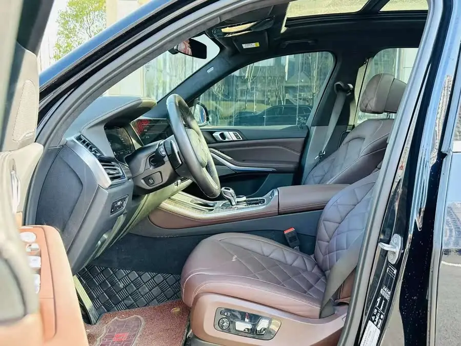 بي إم دبليو X5 2022 xDrive 40Li حزمة M الرياضية الحصرية