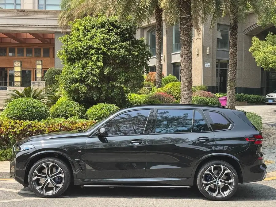 BMW X5 2023 xDrive 40Li Luxury M Sport Night Package