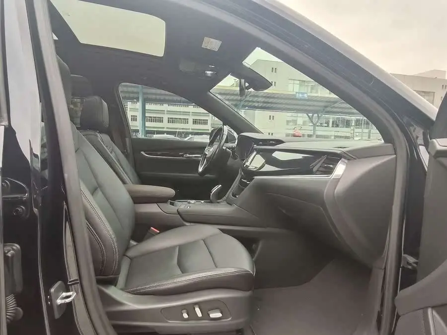 كاديلاك XT6 2021 28T فاخرة ذات ستة مقاعد ودفع رباعي