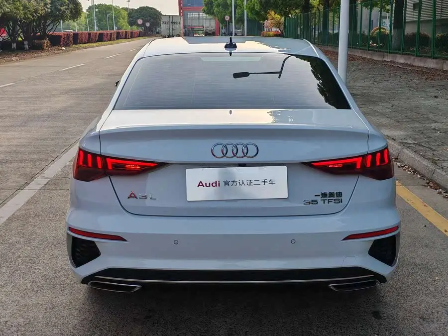 أودي A3 2024 A3L ليموزين 35 TFSI الطراز الرياضي الأنيق