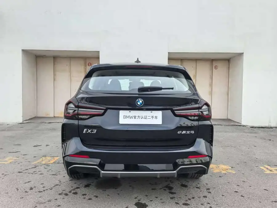 BMW iX3 2023 Leading Edition