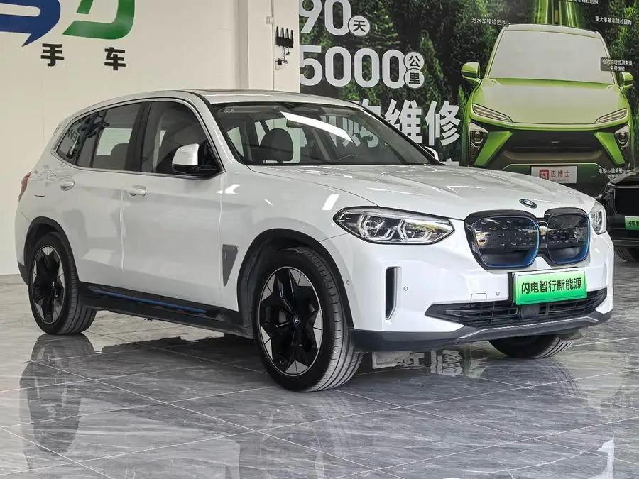 بي إم دبليو iX3 2021 الطراز الرائد