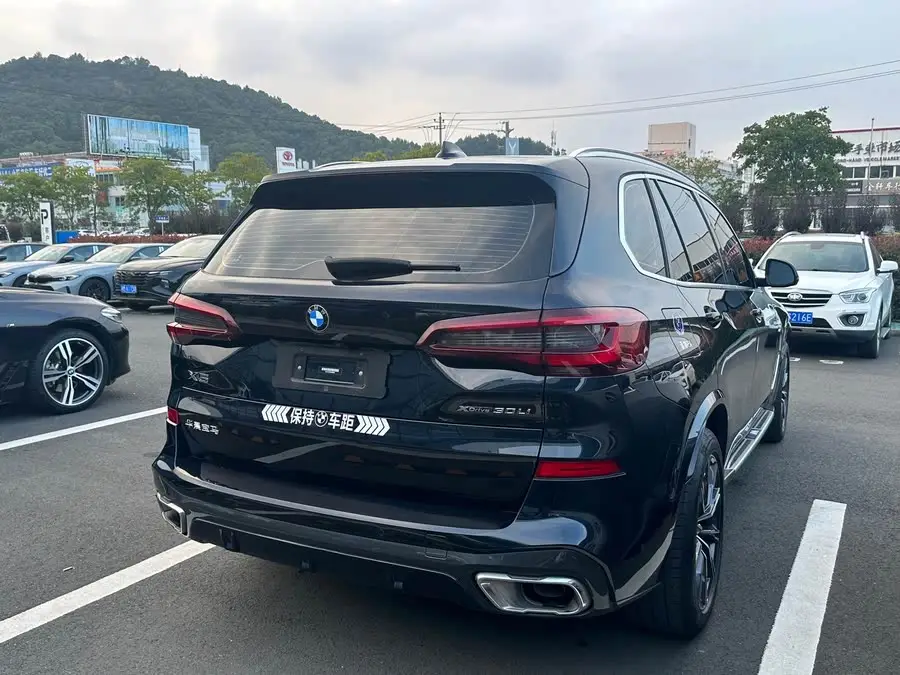 BMW X5 2022 xDrive 30Li M Sport Package