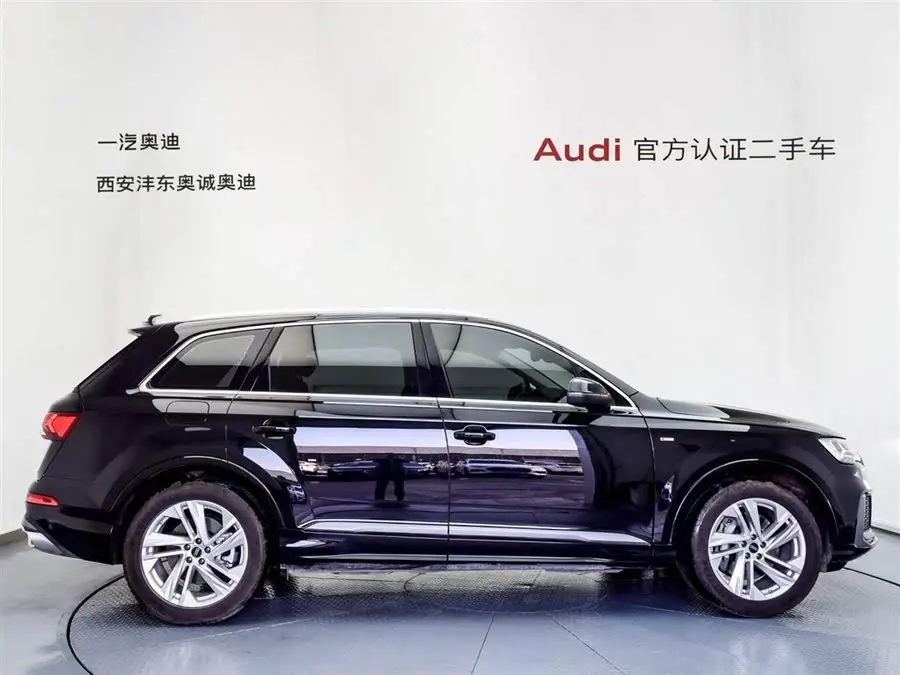 Audi Q7 2023 45 TFSI quattro S line Sport