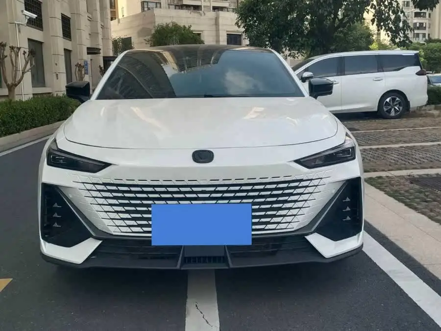 Changan UNI-V 2022 1.5T Intelligent Navigation Edition