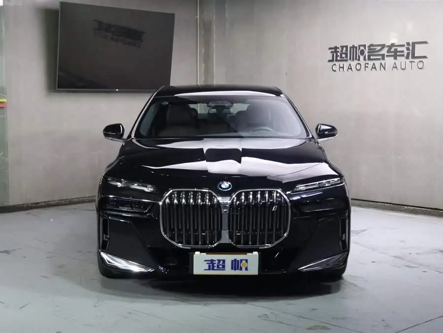 بي إم دبليو i7 2023 eDrive50L حزمة M الرياضية الحصرية