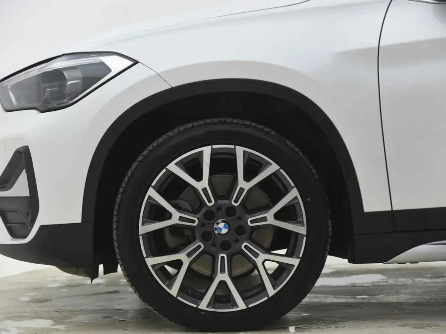 بي إم دبليو X1 2021 xDrive25Li إصدار التنفيذي