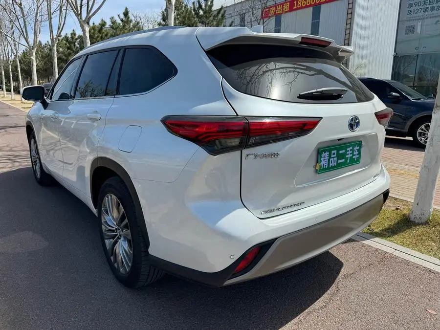 هايلاندر 2022 هايبرد 2.5 لتر دفع رباعي نسخة متميزة 7 مقاعد