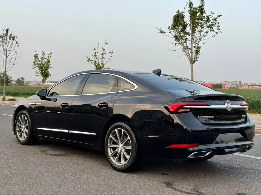 بيوك لاكروس 2021 652T الفاخرة