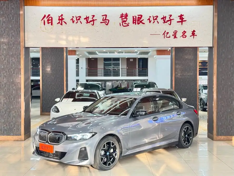 بي إم دبليو i3 2023 eDrive 40 L مجموعة الليل