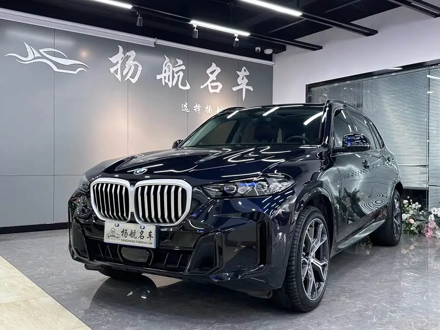 بي إم دبليو X5 2023 xDrive 30Li حزمة رياضية M الليلية