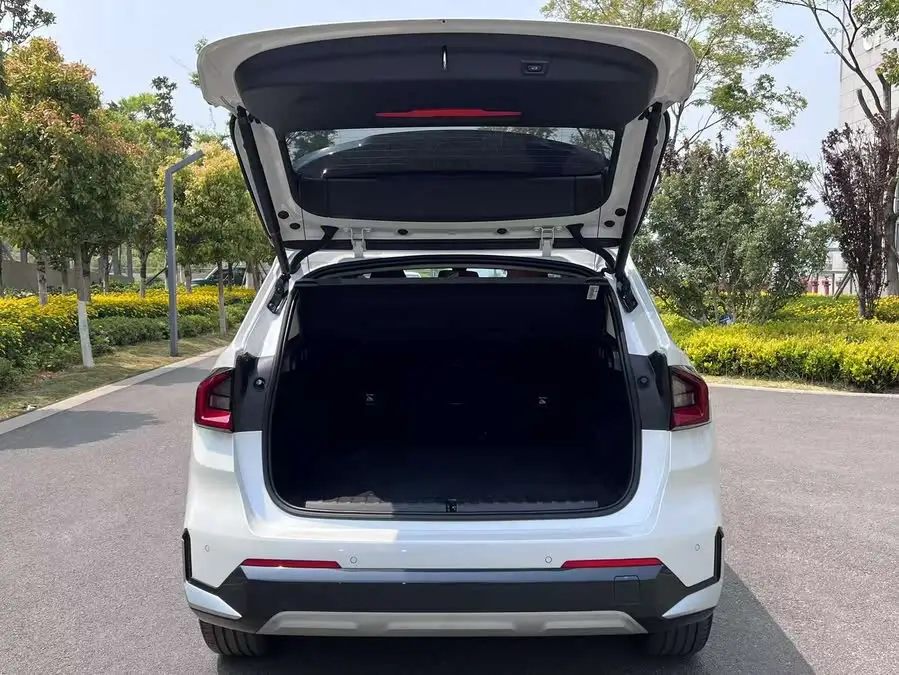 بي إم دبليو X1 2023 sDrive20Li X حزمة التصميم