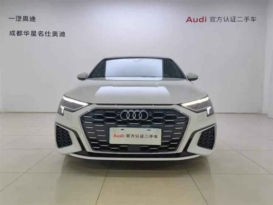 أودي A3 2022 فاستباك 35 TFSI إصدار رياضي أنيق