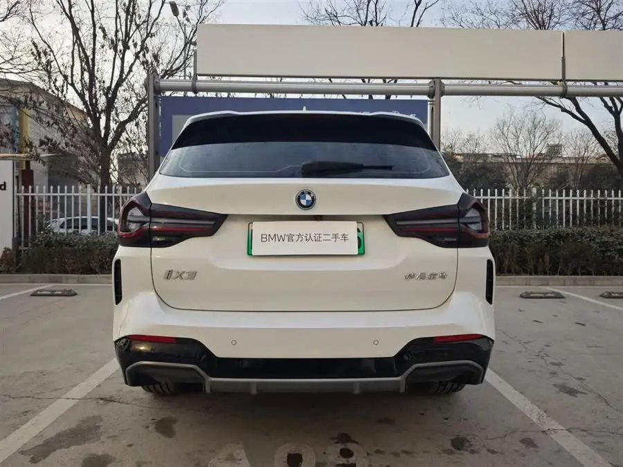 بي إم دبليو iX3 2022 الطراز الرائد