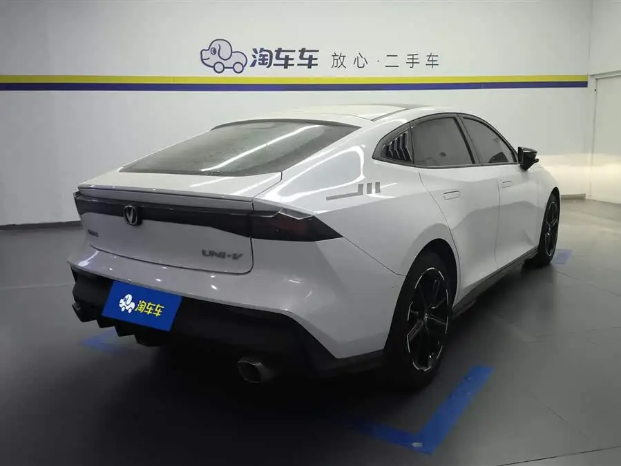 Changan UNI-V 2023 1.5T Luxury