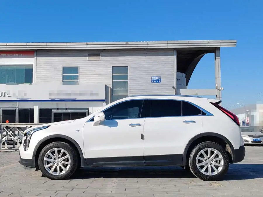Cadillac XT4 2022 28T FWD Luxury