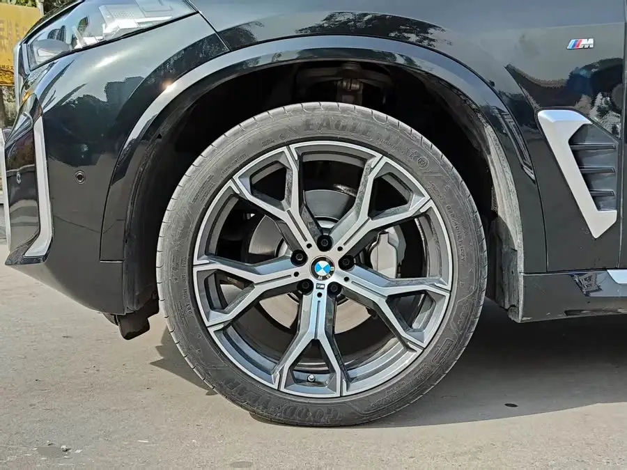 2023 بي إم دبليو X5 xDrive 30Li حزمة M الرياضية الفاخرة