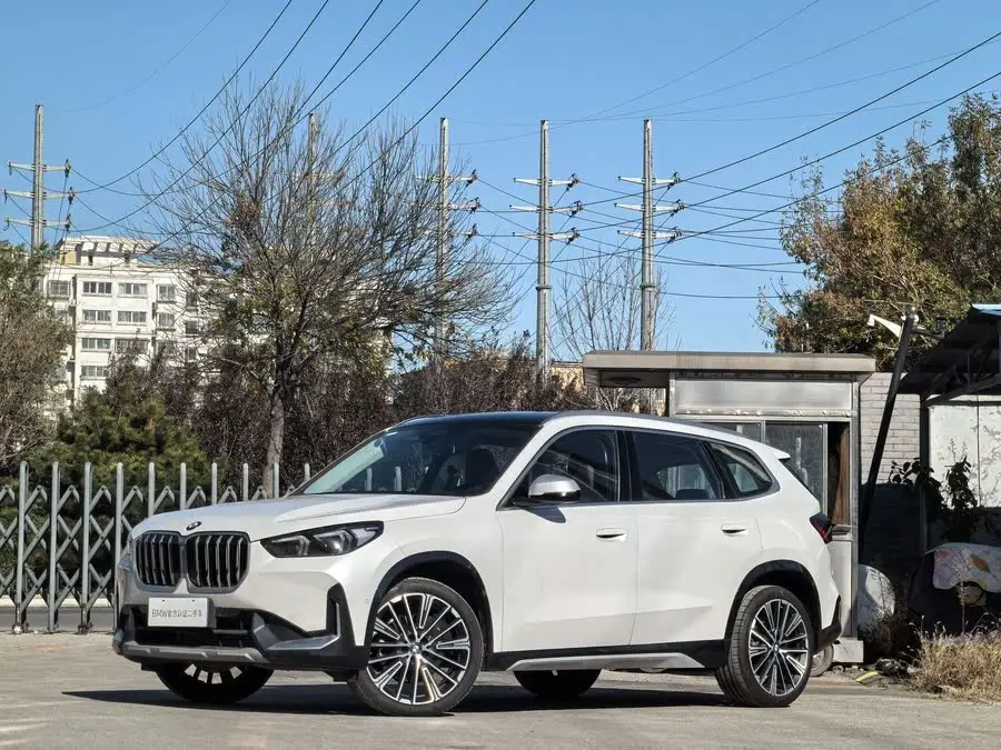 بي إم دبليو X1 2023 xDrive25Li حزمة تصميم X