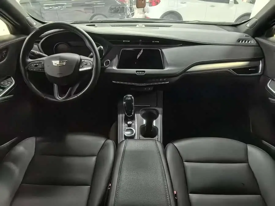 Cadillac XT4 2022 28T Two-Wheel Drive Luxury