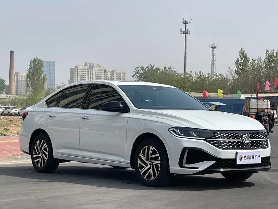 لافيدا 2024 300TSI DSG النسخة الرائدة في السماء