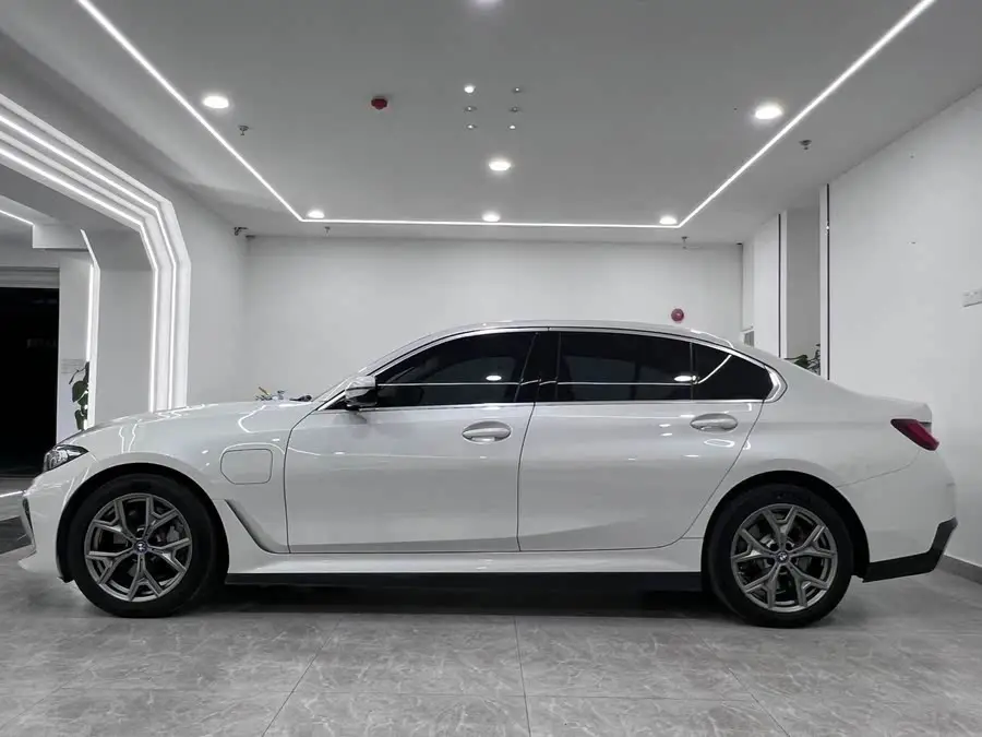 بي إم دبليو i3 2022 إيدرايف 35 L